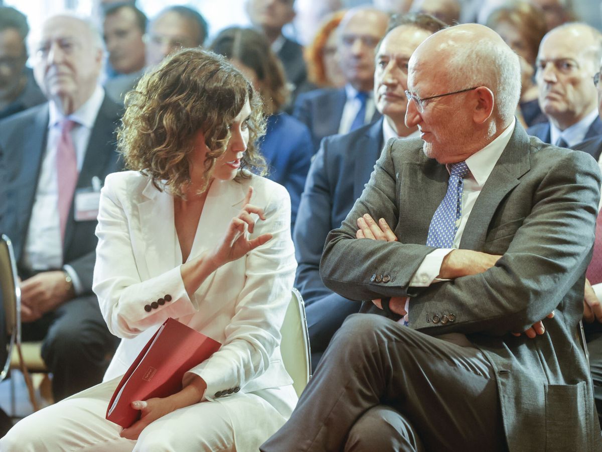 Creó Mercadona con la herencia de su padre, que se hizo millonario con adjudicaciones de mataderos con Franco. Aparece en Caja B del PP, financió FAES de Aznar, es íntimo de Felipe González y ha recibido subvenciones públicas. Se llama Juan Roig y con él los fachas de VOX calláis