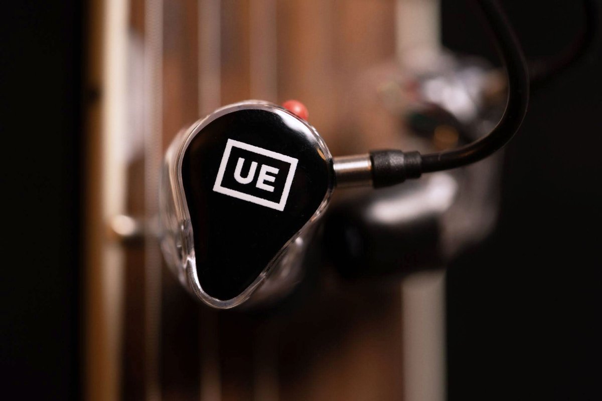 UltimateEarsPro's tweet photo. UE150 deliver crystal-clear mids, tight low end, and zero hype. That means hearing your tone, just as you crafted it. And every note just like you play it. In other words, the way playing out should’ve been all along. 

Explore UE150s: https://t.co/qp5wOosstO 

#UEPro https://t.co/7Pyt0adimz