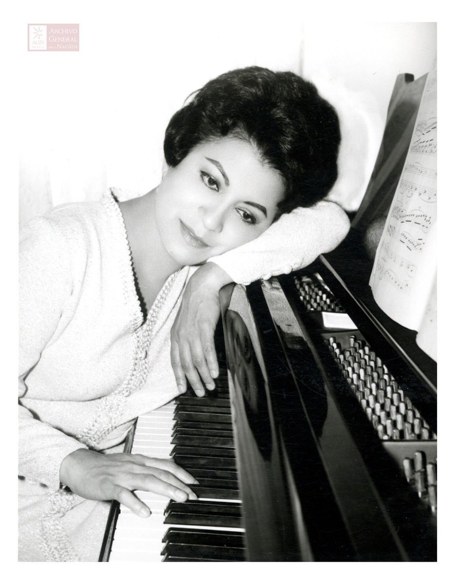 AGNMex's tweet photo. #UnDíaComoHoy, pero de 1923, nació María Teresa Rodríguez, pianista mexicana y primera mujer en dirigir el Conservatorio Nacional de Música. https://t.co/hOlZnKMFgq