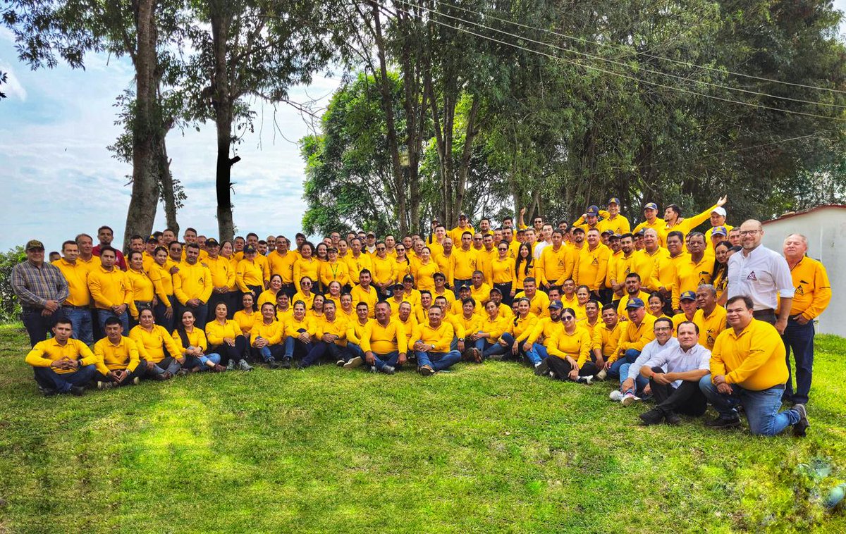 En la Concentración JVO, en Gigante, vivimos el primer día de 𝗘𝘅𝘁𝗲𝗻𝘀𝗶𝗼́𝗻 𝗰𝗼𝗻 𝗣𝗿𝗼́𝗽𝗼𝘀𝗶𝘁𝗼 con los 165 extensionistas.

Junto a la Gerencia Técnica de <a href="/FedeCafeteros/">Federación Nacional de Cafeteros</a> , proyectamos un 2026 con más productividad, planeación y mecanización para el café del Huila.