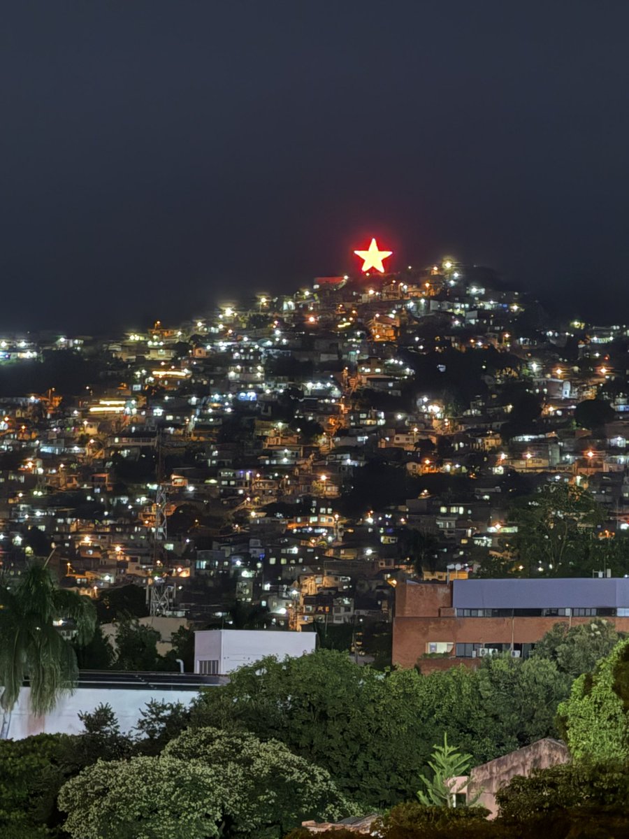 JhonParamo07's tweet photo. Se me había olvidado compartirles esta foto que capture el viernes en la noche. 

Es maravillosa, me hizo pensar inmediatamente en la ⭐️1️⃣6️⃣ ustedes que dicen? 🤨 @AmericadeCali https://t.co/7Udm9avury