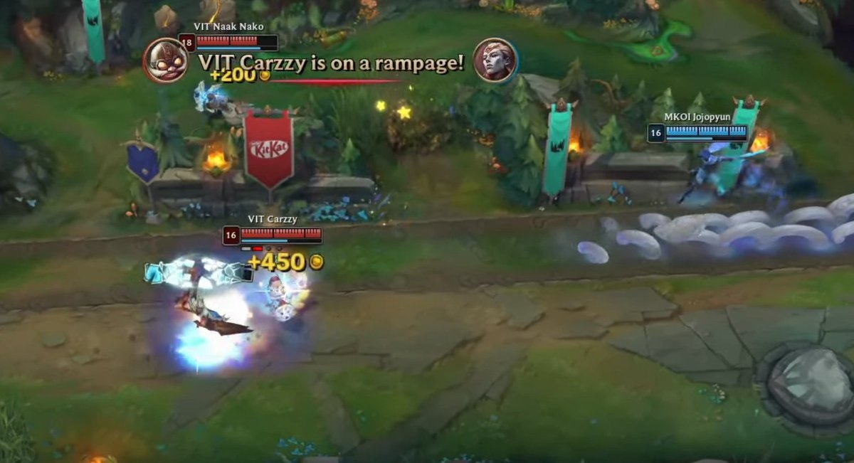 Jukyoz's tweet photo. Vitality qui perd cette game à cause du chronobreak qui reset la game avant le fight et pas juste avant le bug ce qui permet à MKOI de survivre un fight perdant et comeback dessus, je serais astro tilté à leur place... #LEC https://t.co/pzGs9BGhUs
