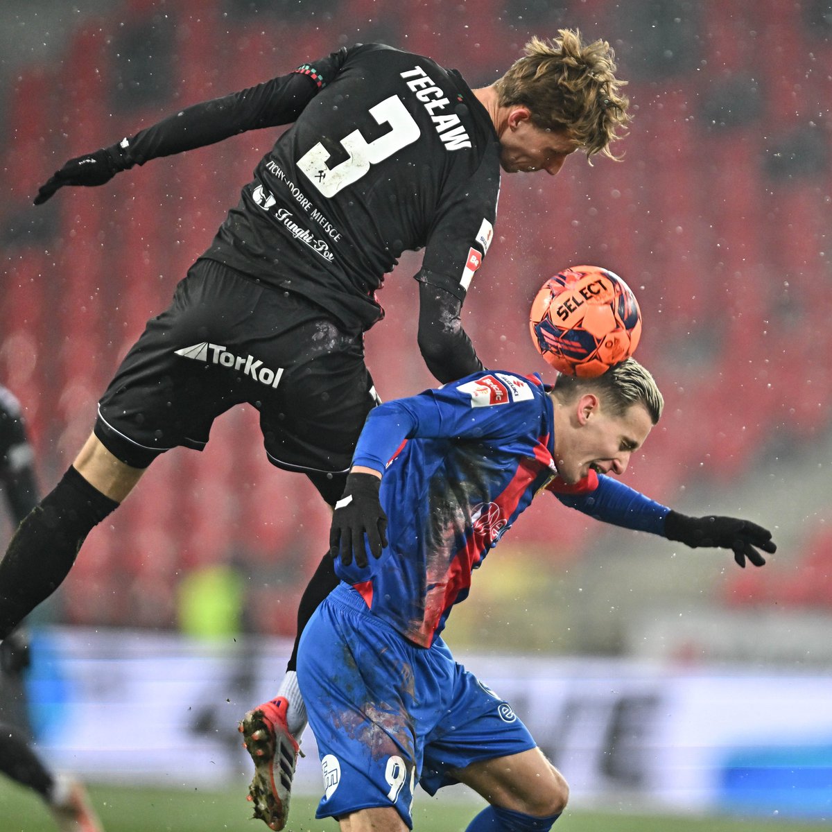 KP_GKSTychy's tweet photo. 46' | Murawa zielona.✅Gramy dalej! 🔥
---
📺𝐓𝐫𝐚𝐧𝐬𝐦𝐢𝐬𝐣𝐚: TVP Sport
---
#TYCODR 0:0⚔️ https://t.co/XgKJDwcdbH