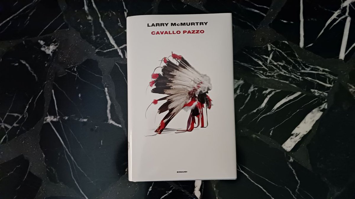 AStella85's tweet photo. Ho appena finito di leggere Cavallo Pazzo di Larry McMurtry e volevo scrivere subito un paio di cose su questo libro, che anticipo, mi è piaciuto davvero molto.

La mia personalissima recensione: https://t.co/527Wr5HzyC

#west #crazyhorse #books https://t.co/tz6uiP8C01