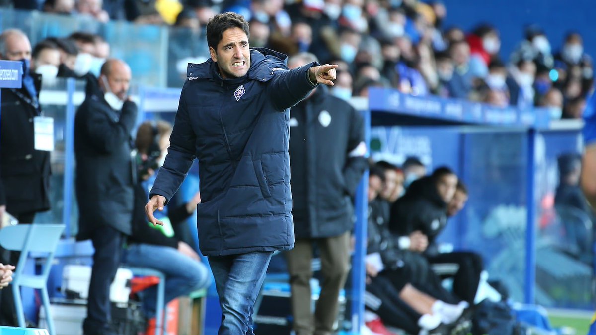 Salva_Casti's tweet photo. 🚨⏳CUENTA ATRÁS hasta las 00:00

El Efesé da de plazo hasta FINAL del día a Federico Arias para que acredite ante la @rfef su título y experiencia exigidos.

🔜Si NO llega, el presidente Alejandro Arribas activará su plan B para que el domingo el equipo tenga técnico DEFINITIVO

🔁 Sobre la mesa, de nuevo, el nombre de Íñigo Vélez.

❌ NO se contempla el REGRESO de Raúl Guillén.

ℹ️@ORMdeportes | #FCC⚫️⚪️