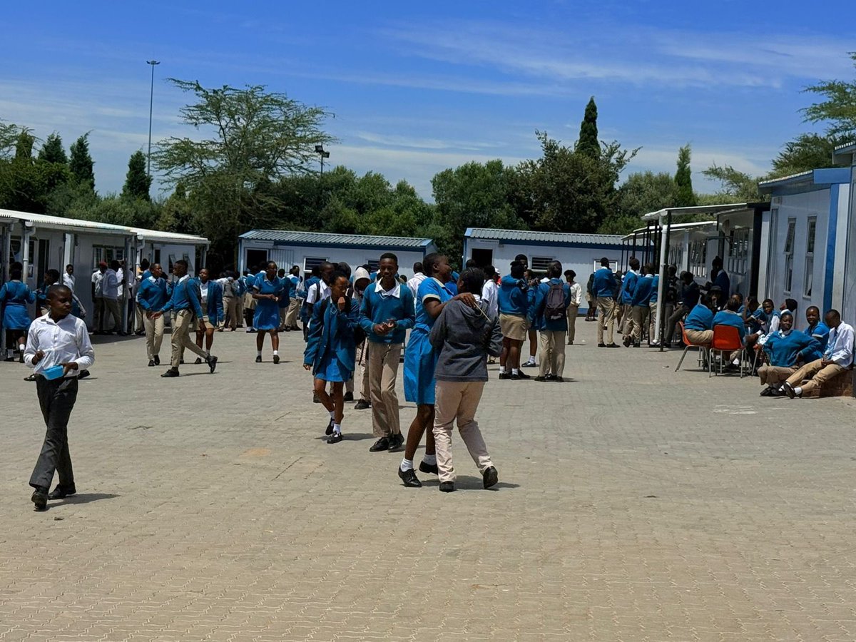 EFFGautengProv's tweet photo. 🚨EFF At Work🚨
EFF Gauteng PCT Member and Councillor in the City of Tshwane, Fighter Godwin Ratikwane together with Fighters leading the #EFFBackToSchool program in Olivenhoutbosch Secondary School. This visit is to assess the state of and compile a report of the issues faced by the school, top of the list being placements, tools of trade and utilities.
