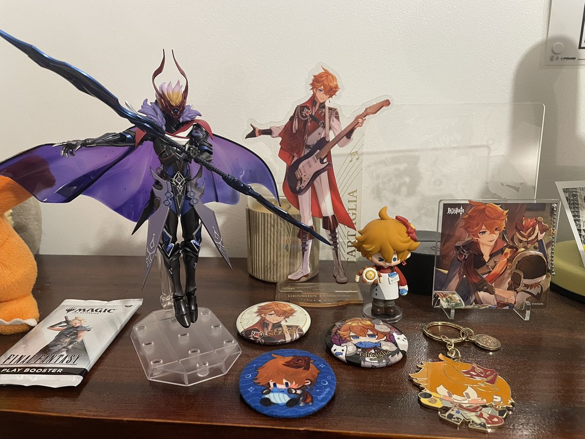 felixirrr's tweet photo. littéralement obsédée par la figurine elle est dingue https://t.co/e70xAxmtIk