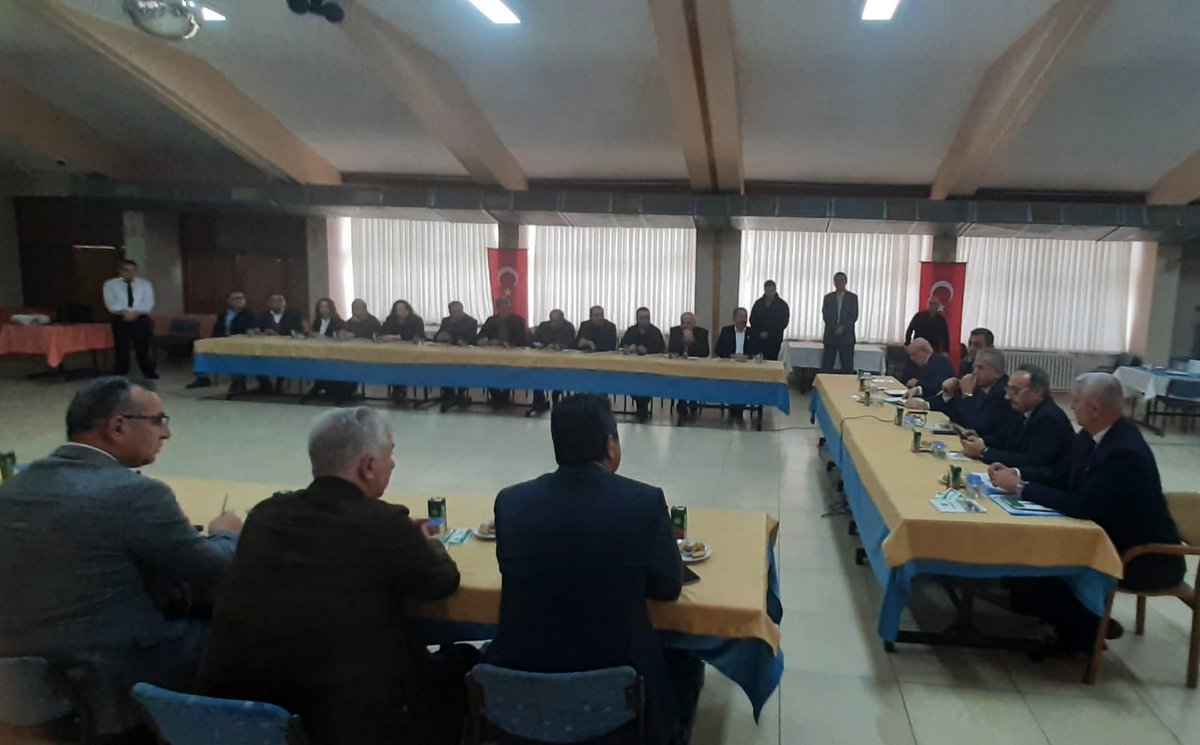 krpzrd's tweet photo. Türkiye Şeker Fab. A.Ş. Genel Müdür Yrd. Erkan İçöz, Ür. Daire Bşk.Sadık Serhat, Oda Başkanımız Durmuş Üner, Pankobirlik Başkanı Yunus Çelik,  Ereğli Şeker Fab.Müdür ve şeflerinin katılımıyla toplantı gerçekleştirildi.Toplantıda 2026 yılı Ekim dönemi durum değerlendirmesi yapıldı https://t.co/TTMUNNJl4p