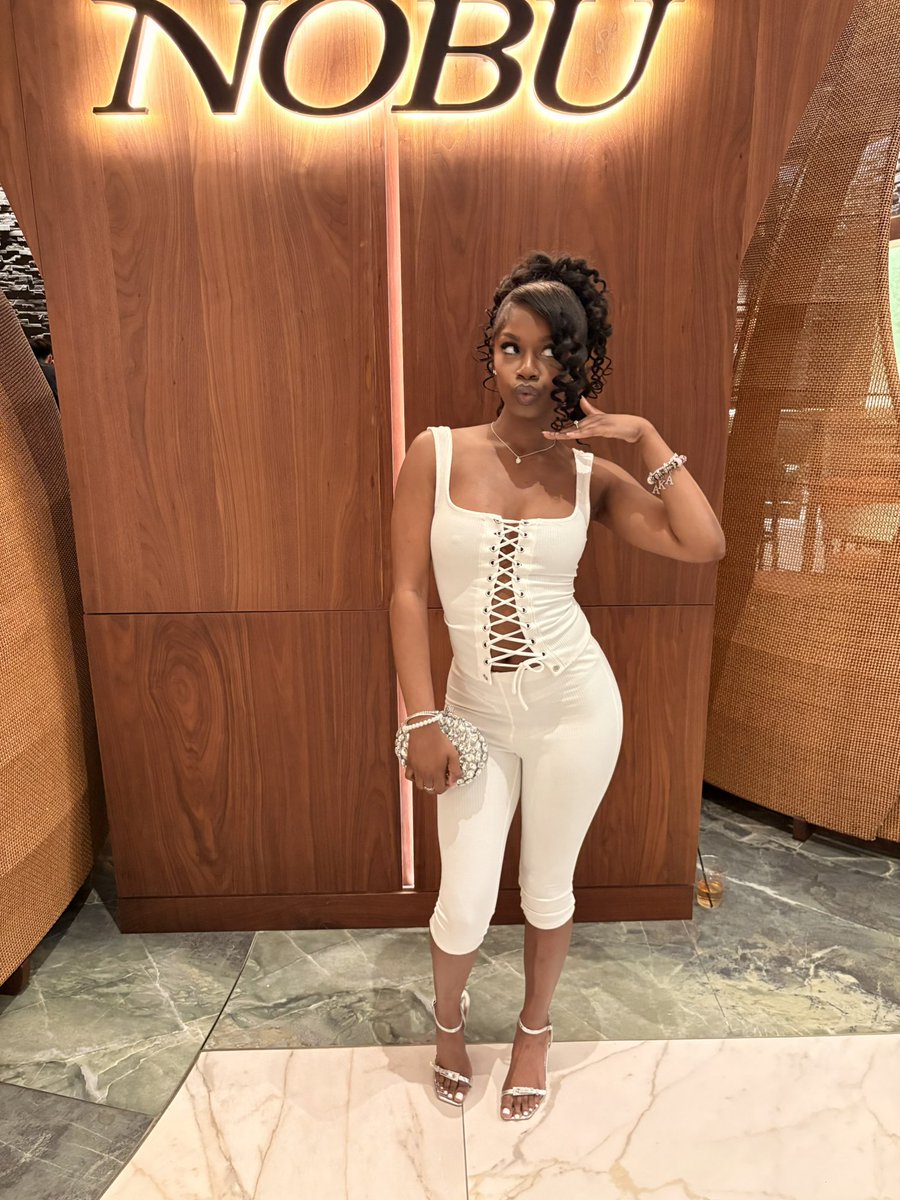 dddesrenee's tweet photo. a baddie https://t.co/it4te9Yjia