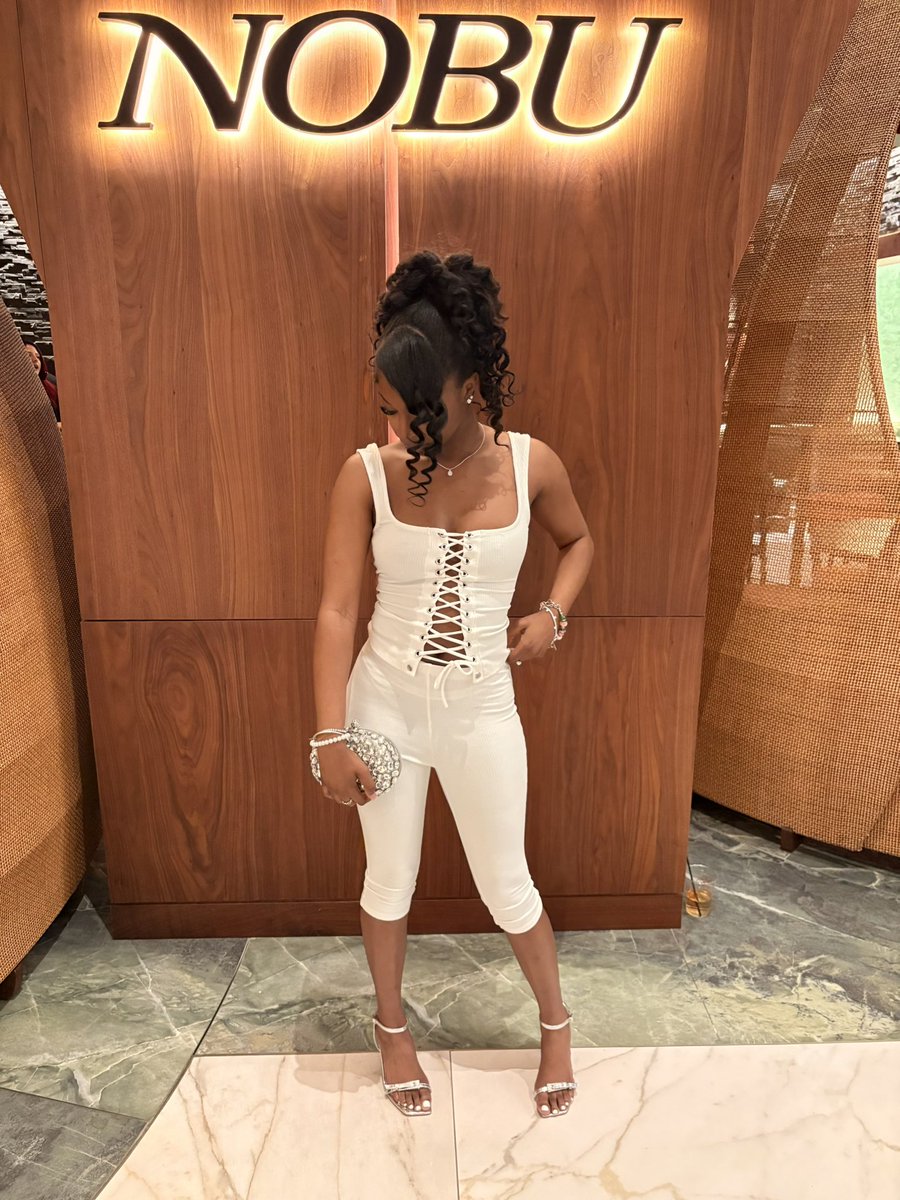 dddesrenee's tweet photo. a baddie https://t.co/it4te9Yjia