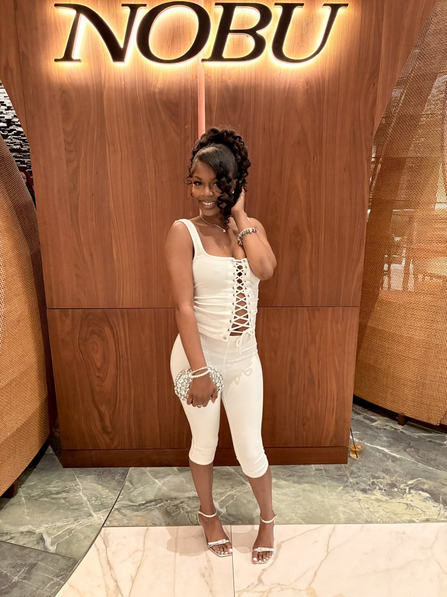 dddesrenee's tweet photo. a baddie https://t.co/it4te9Yjia