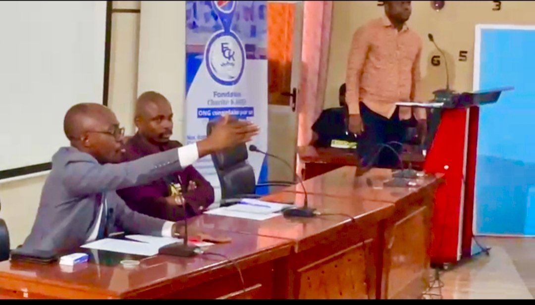 Samedi 14 février 2026 | à  l'Université de Kinshasa |  
J'ai échangé avec des citoyens et étudiants engagés sur " la portée géopolitique et les implications diplomatiques de la reconnaissance du Genocost "  par la communauté internationale.  Échanges facilités par fondation FCK