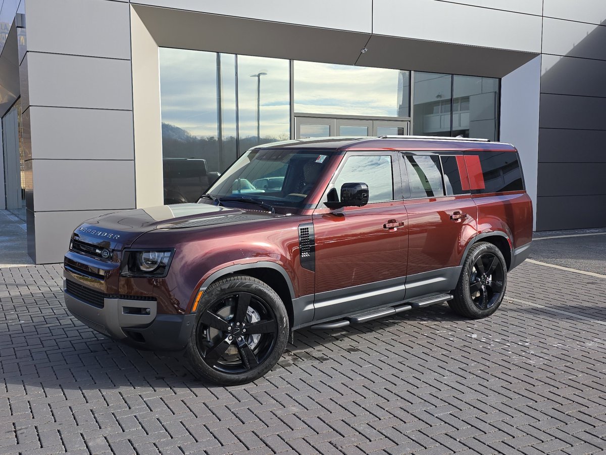FieldsAuto's tweet image. Go further in first class. 
This 2026 Defender 130 S pairs a 3.0L engine with AWD, premium Caraway Windsor Leather, and three-row versatility.

For more info, call 888-694-0581 or visit bit.ly/4agFyUz
Stock No. T2503053

 #Defender130