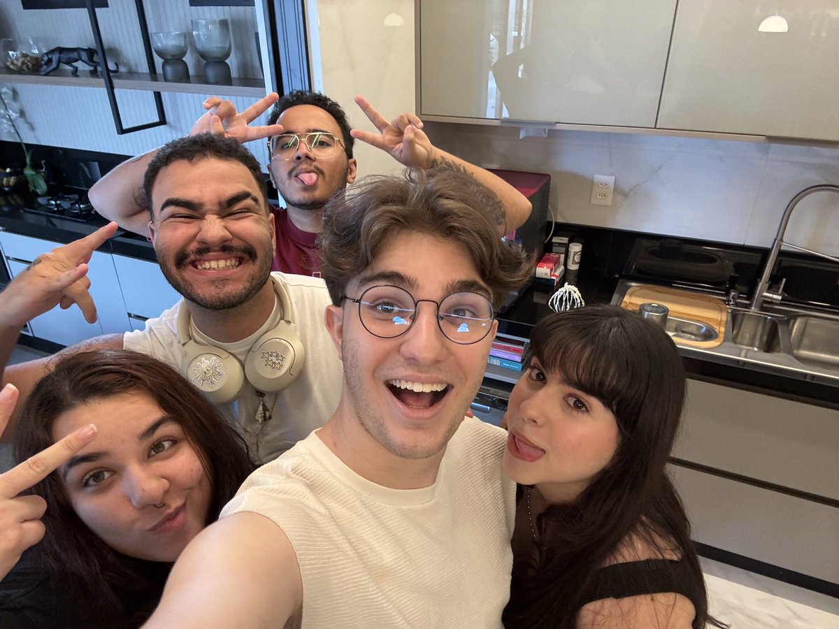 Live de FArnaval especial

Com eles.

HOJE ÀS 19:00!!!!