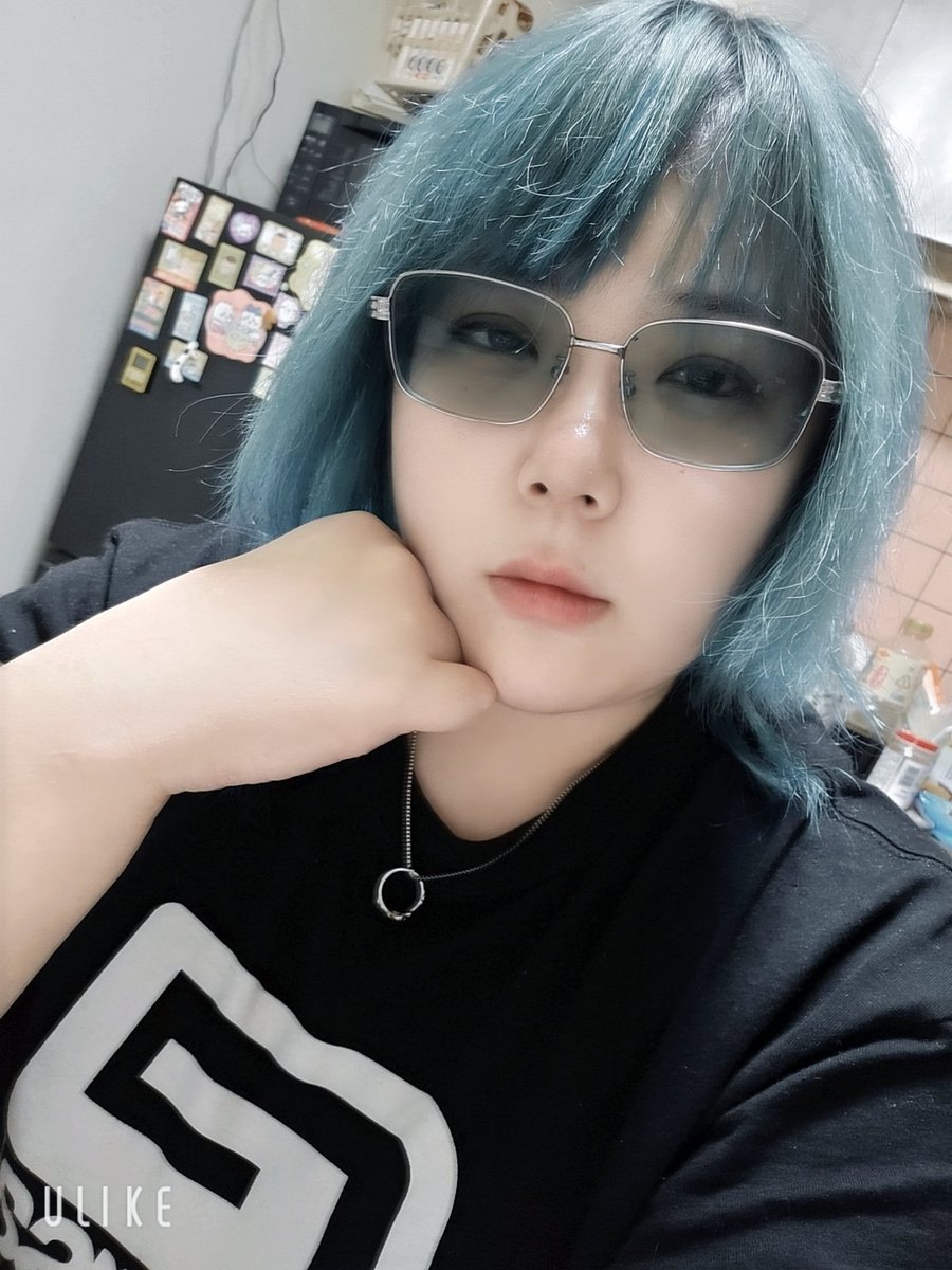 nikutabetai200's tweet image. ダウナー気味にお腹を見せる