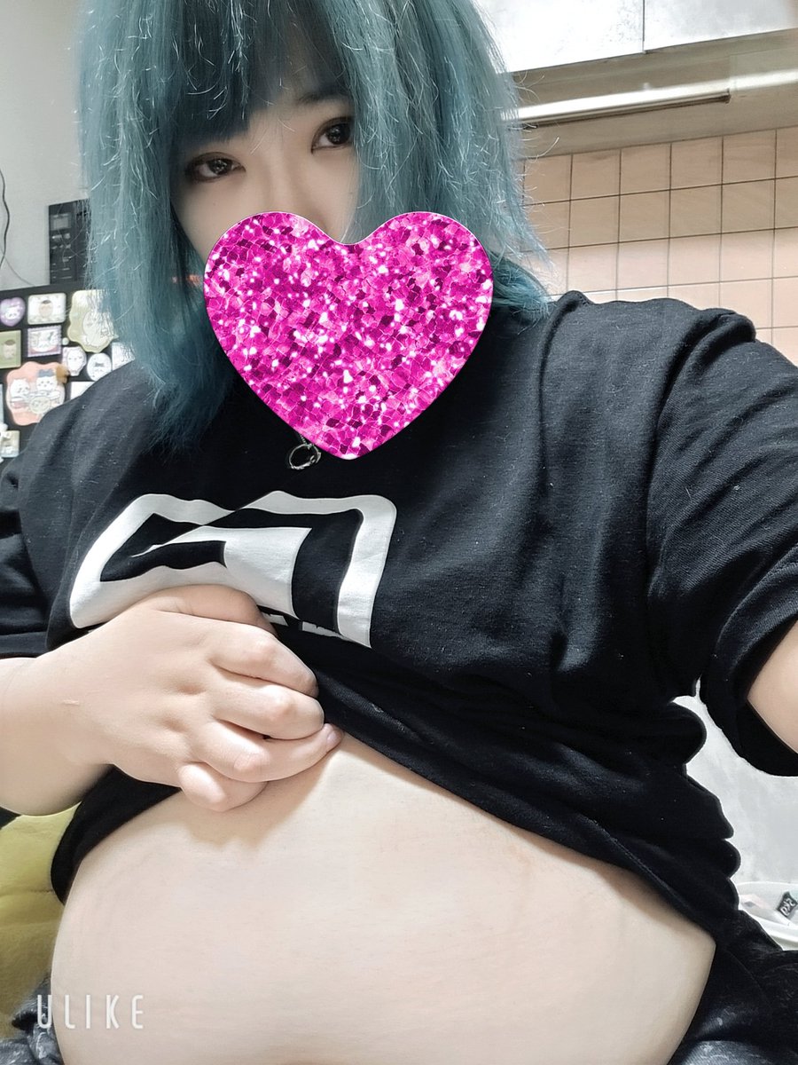 nikutabetai200's tweet image. ダウナー気味にお腹を見せる