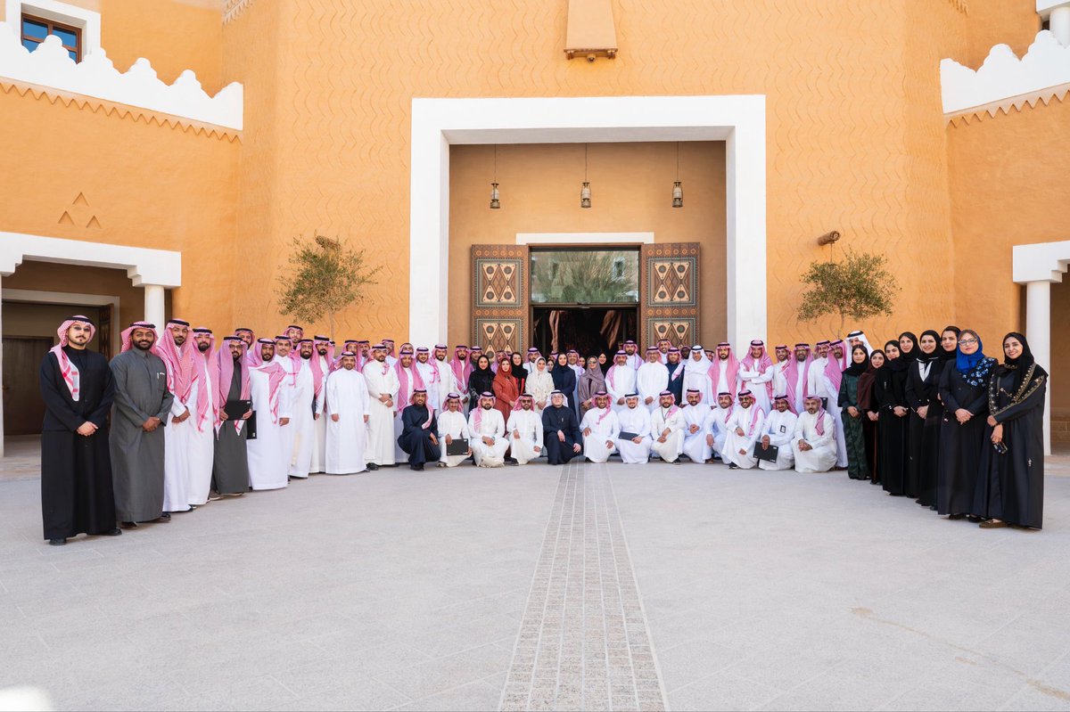 hamedfayez's tweet photo. بدعم من سمو وزير الثقافة @BadrFAlSaud سعدت اليوم بالمشاركة في احتفاء منظومة الثقافة بما أنجزه عدد من الزملاء والزميلات خلال الرحلة التطويرية لبرنامج قدوة، والذي يأتي ضمن مسارات تطوير وتمكين منسوبي المنظومة بوصفهم عنصراً أساسياً في تحقيق مستهدفات القطاع الثقافي. https://t.co/FCRQMpdpeY