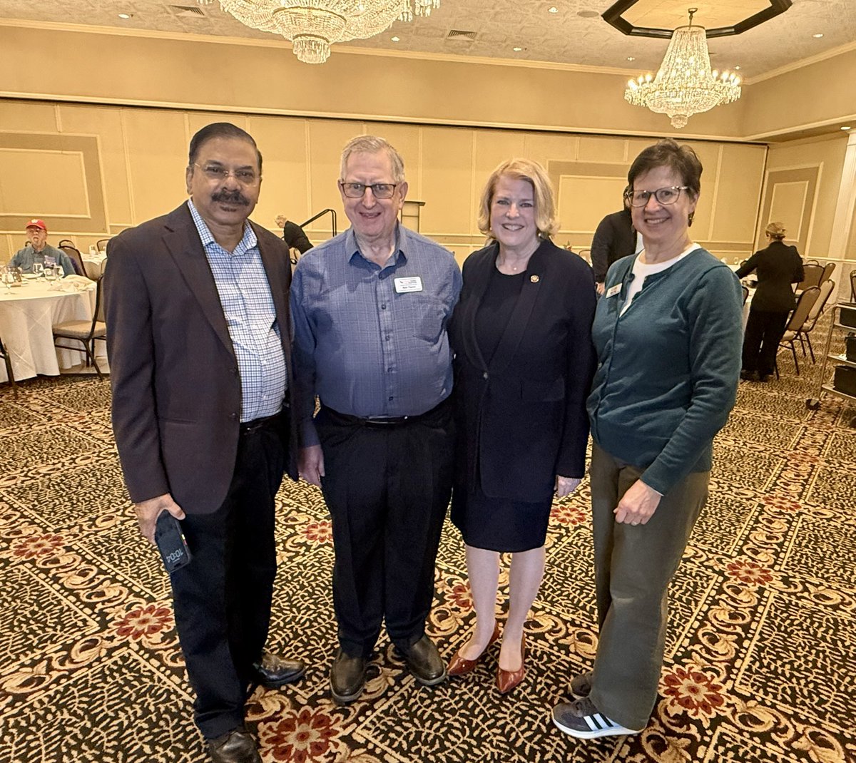 Thank you to Secretary White and the amazing Jesse White Tumblers for joining us in Palatine this morning! We marked President's Day by underscoring the need to hold this President and his entire administration accountable.