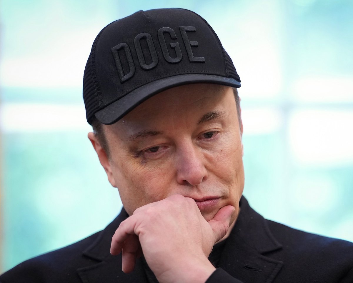 WatcherGuru's tweet image. Elon Musk says he has less than $850 million in cash, 0.1% of his net worth.