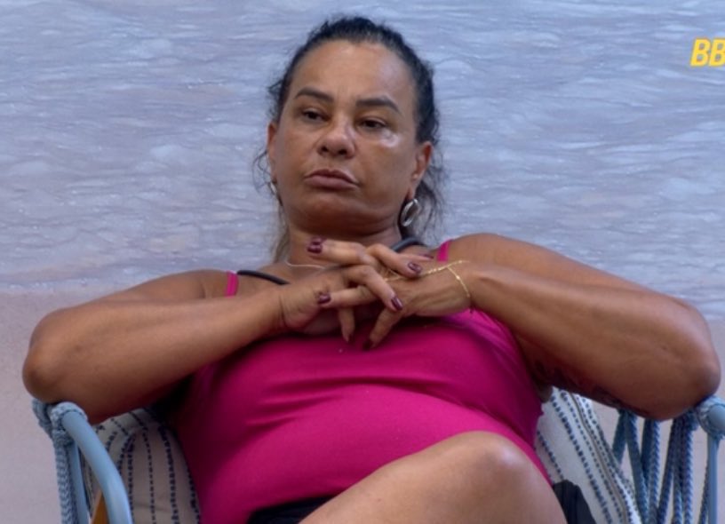 A AP não vai chutar o Juliano sem mais nem menos, parem de ser tansos! A Ana não chutou nem a Samira que tava em cima do muro, deu um toque nela e esperou ela escolher o lado que ela tava, vai deixar ele fazer o msm. Vocês ficam atraindo hate atoa, ngm merece. Esperem acontecer