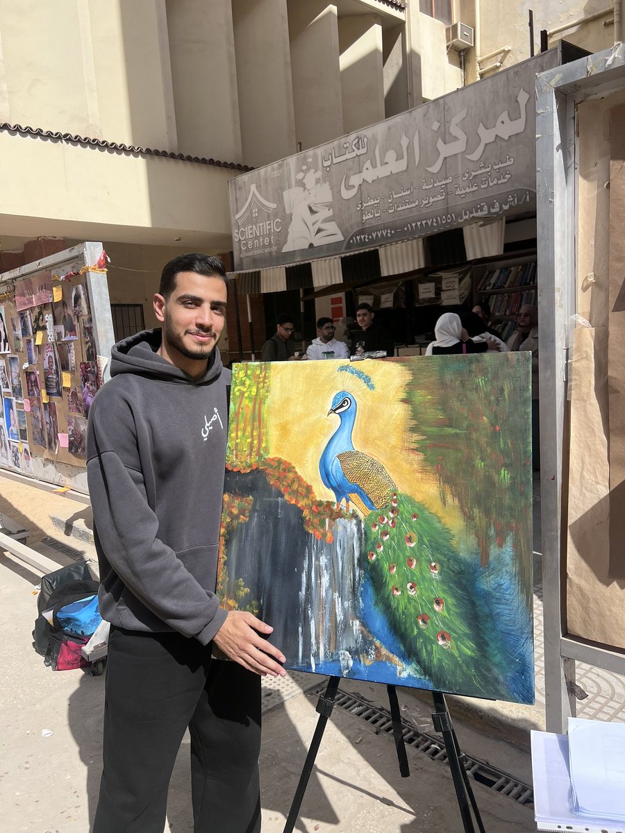 ElmozyMahmoud's tweet photo. الناس: بقالك قد إيه بتتعلم رسم؟
أنا: من ساعة ما وقفت جنب اللوحة دي 😂🎨 https://t.co/Lopni6z23q