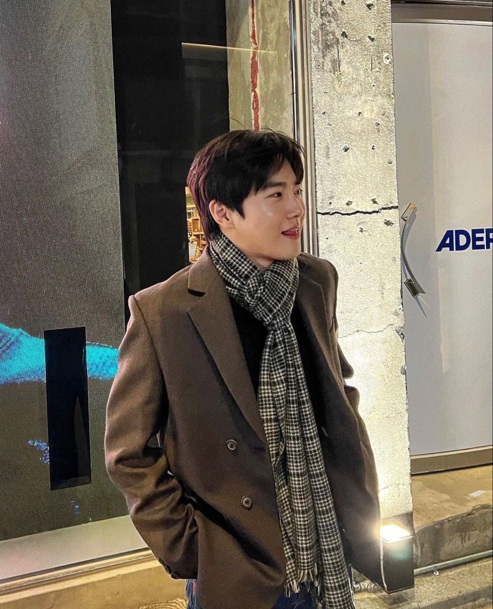 jimyeonkwon's tweet photo. a duo i made up https://t.co/GJSzkkKnEI
