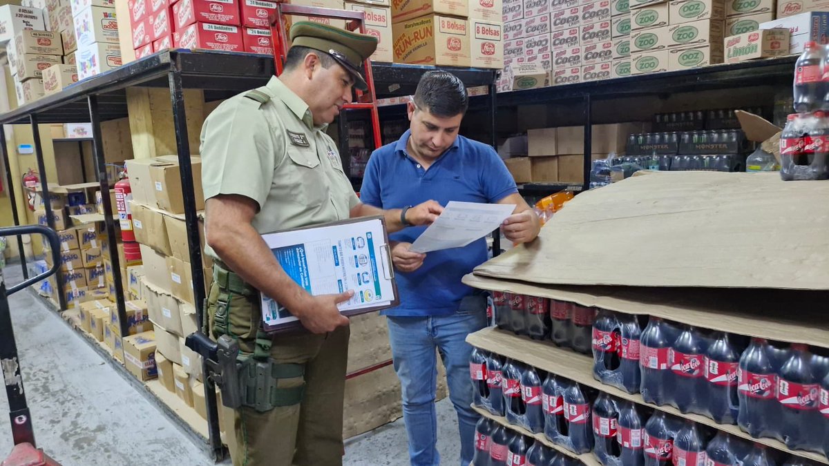 #CerroNavia:<a href="/CarabMicc/">Carab. Plan Cuadrante e Integración Comunitaria</a> de la 45ª Comisaría, realiza patrullajes preventivos por linea comercial José Joaquín Pérez, haciendo entrega de los teléfonos de cuadrantes y recomendaciones de autocuidado a locatarios de la comuna.
#laPrevenciónEsNuestraEsencia.