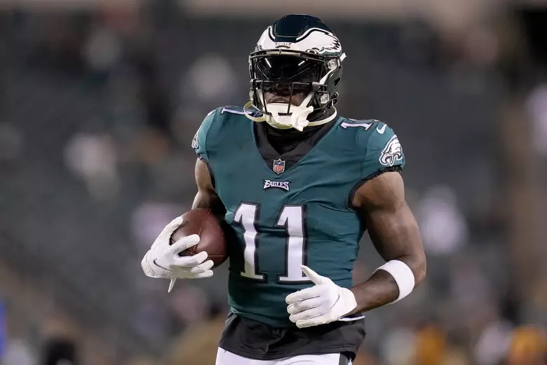 KelbermanNFL's tweet photo. ESPN proposes the #Broncos acquire WR A.J. Brown from the #Eagles this offseason 👀

• Broncos would receive: Brown, 2026 fifth-round pick

• Eagles would receive: CB Riley Moss, 2026 second-round pick, 2027 fifth-round pick https://t.co/6Miyya55tj