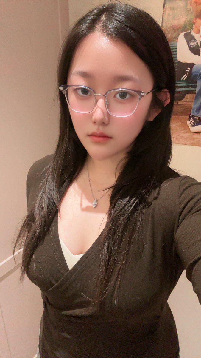 tan16307's tweet photo. 许愿一个小狗，有自己的小脾气，爱撒娇 骚骚的 凶了会哭哭 是个小醋坛子的小哭包 https://t.co/3mPqRRDtsm