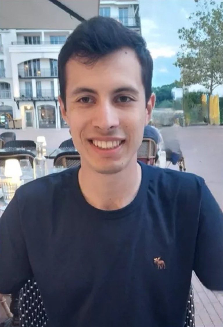 PsyGuy007's tweet image. ⚫️ 🇫🇷 ALERTE INFO : La famille de Quentin Deranque, le patriote identitaire lynché à mort à Lyon, fournit au Figaro une photo du jeune homme.

Partagez 🔁 un maximum, car beaucoup de fausses photos de lui circulent. Merci à  tous.🙏🏻