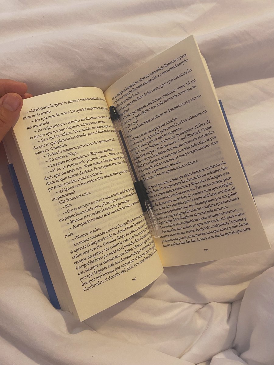 volcanicaa's tweet photo. A veces se me olvida que tengo lo más hermoso de mi cuerpo intacto. Mi capacidad de ver. Que mis ojos pueden leer paisajes y libros. https://t.co/muwq7FnBdk