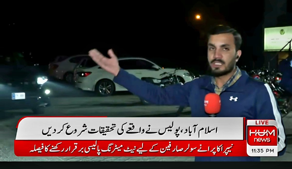 ruman_muzaffer's tweet photo. اسلام آباد کی اہم شاہراہ پر واقع بینک میں لاکھوں روپے کی مسلح ڈکیتی، شہر بھر میں ناکے،،، مگر مین روڈ پر بینک اسٹاف یرغمال؟ لاکھوں کی واردات اور ملزمان با آسانی فرار۔
@ICT_Police https://t.co/MsSpDZYiXT