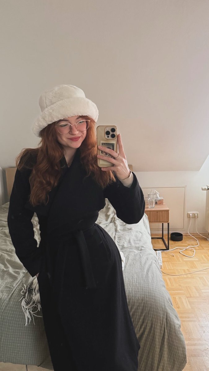 JustbeeingEli tweet media