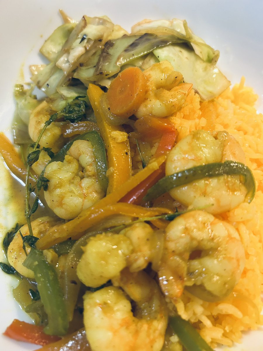_AbrilYMayo's tweet photo. Coconut Curry Shrimp 🦐 
Fried Cabbage 🥬 
Yellow Rice 🍚 
🇵🇦🇵🇦🇵🇦🇵🇦🇵🇦 https://t.co/7jKzUVkIuF