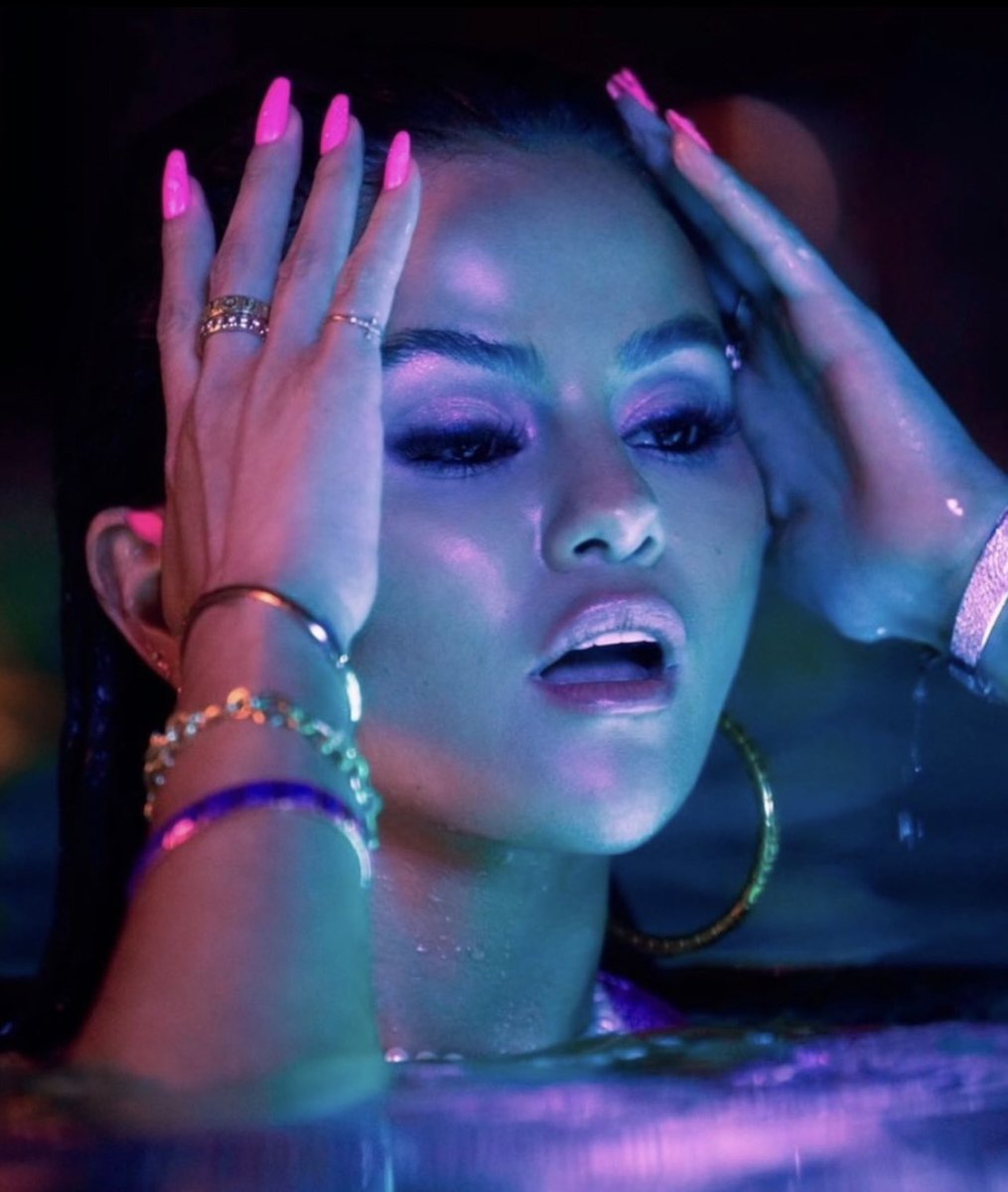 jetaimesell's tweet photo. This part of “Single Soon” 
#SelenaGomez #Selenators https://t.co/6F9B82FSqn