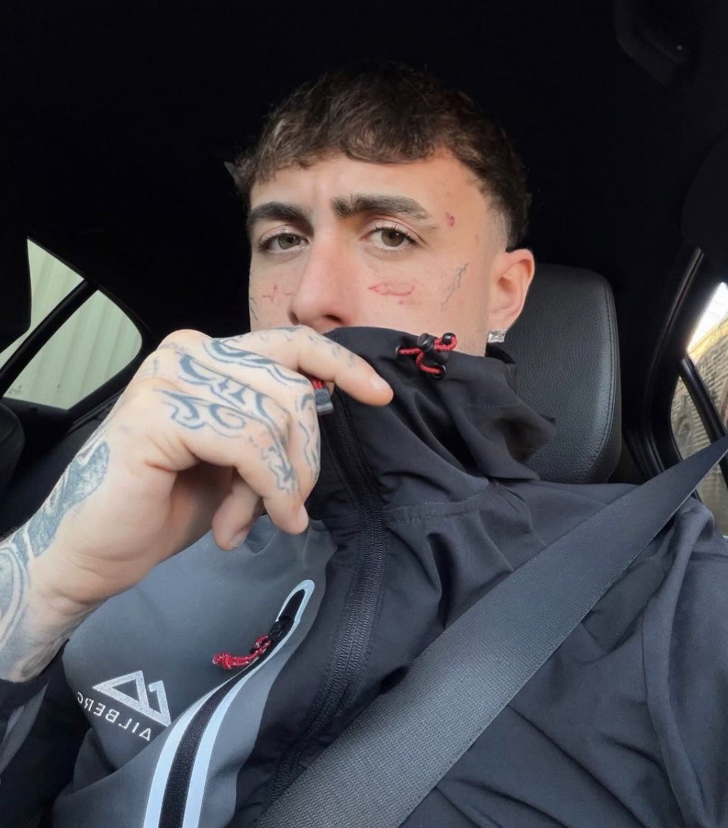 krisukx's tweet photo. Rt this if you want to suck me 
#lad #masc4masc #bi #uk https://t.co/gZ2yNyKLcf