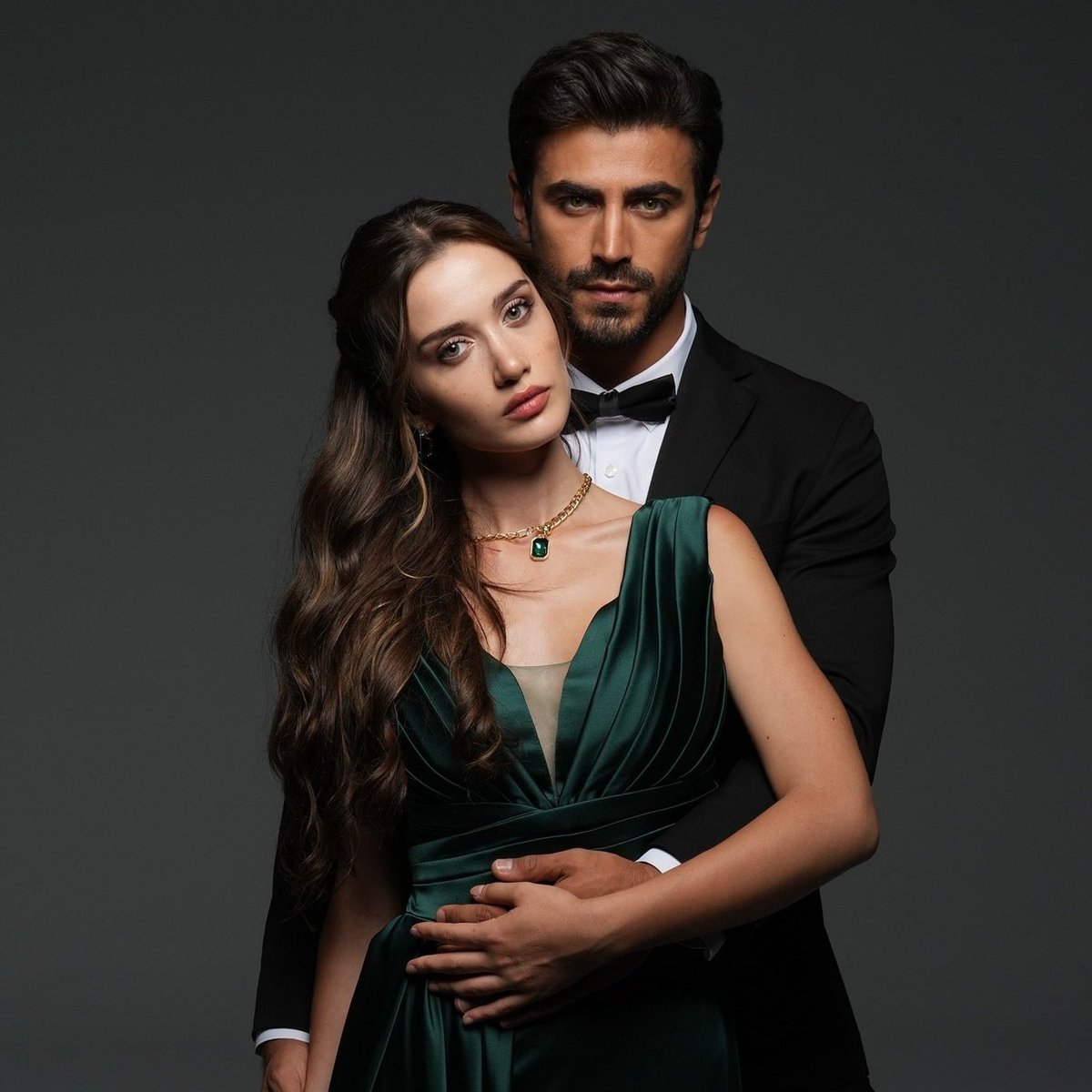 _Rinitweets_'s tweet image. Oh the potential we're gonna get in a single show, it feels like a potrait that can be framed in their mansion, THE KARAHANS 🖤

[#Arafta • #MerTeş • #ÇeMet]