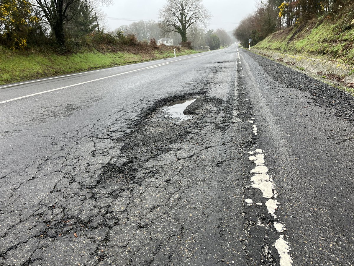 SanchezAnxo's tweet photo. 💥 🚗 Así está hoxe (16/02/2026) a N-540 á altura de Calde (concello de Lugo). 

Un exemplo gráfico excelente do estado de moitas das estradas do país.

Axúdasme a darlle difusión? 🔄 

#fochancómetro #fochanca https://t.co/taqVBk8Qc0
