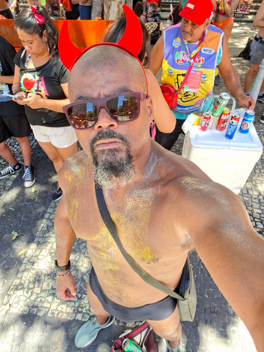 LL197743's tweet photo. O diabo está solto pelo centro do Rio de Janeiro! 😈
#carnavrauuuu 
#carnaval2026 
#centrodoriodejaneiro 
#vemprobloco 
#vemvemvem https://t.co/eyMnYqIdTp