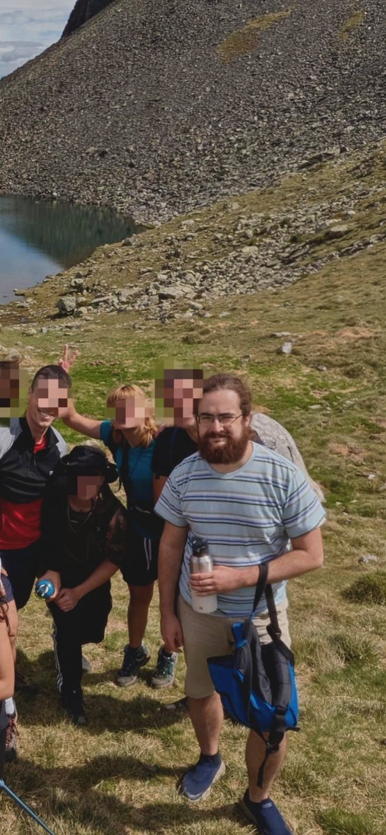 Andrés Martínez Morte, 27 anys. Desaparegut des del diumenge 15.02.26 a les ~ 14:30. Zona metro Santa Rita, Paterna, València. 

Duia motxilla amb l'ordinador i xaqueta marró. Hui no ha anat a treballar a Xàtiva. No té cotxe. No pren medicació especial. El mòbil dona apagat.