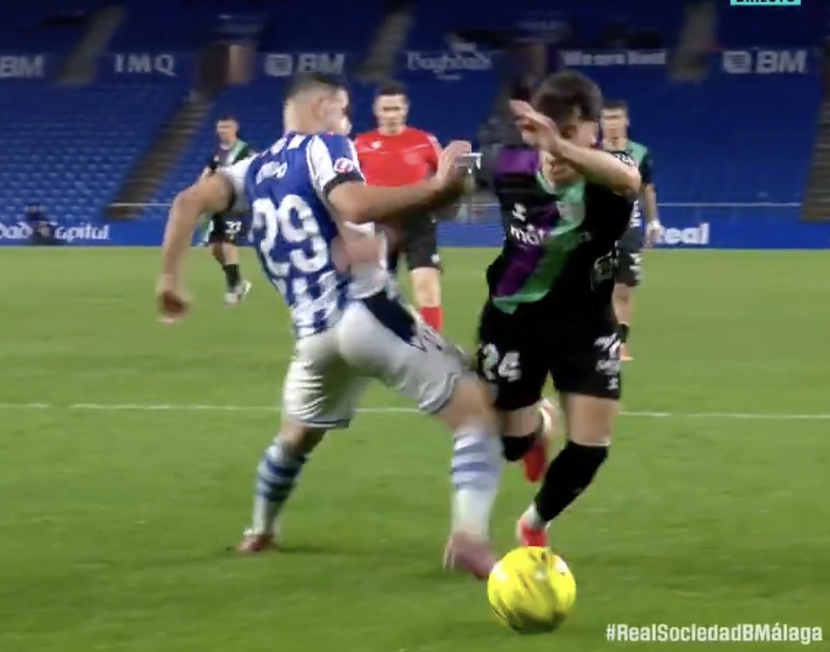 1, 2, 3... cuanto más lo veo, más claro me parece cada error hoy del colegiado. 

Que no hay conspiraciones...¡Este es el nivel!