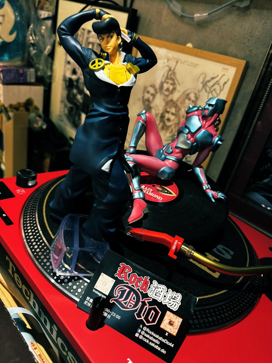 本日は火曜アナログレコードの日！で18:30オープン致します。店内は