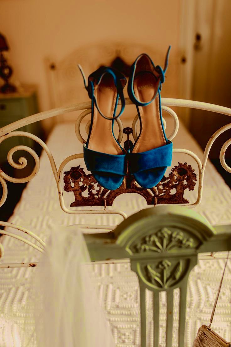 Özlem süreklidir, 
sayar durur gece boyu eski yenilgiyi.

Rilke