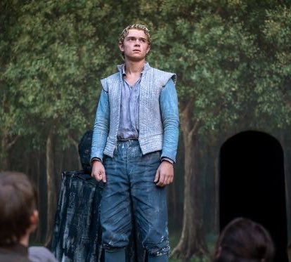 he never got to be on stage :(((