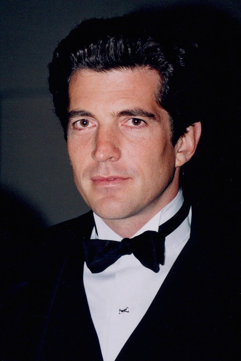 MaryannFish814's tweet photo. Being a single woman who likes men is disappointing in 2026, because men don’t look like JFK JR. anymore. Instead, men nowadays look like complete slobs and have like 7 weird unkept strands of facial hair that smell horrible. Ew. #dating https://t.co/13vqoke5mR