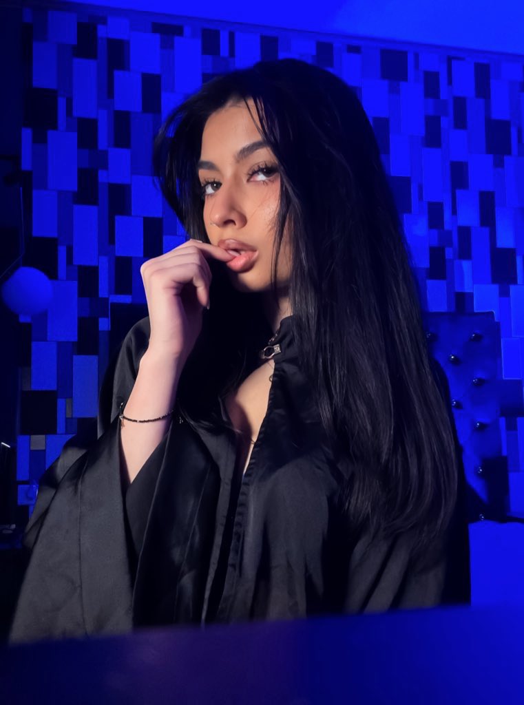 GoddessEllyah11's tweet image. Is really that hard to forget me?