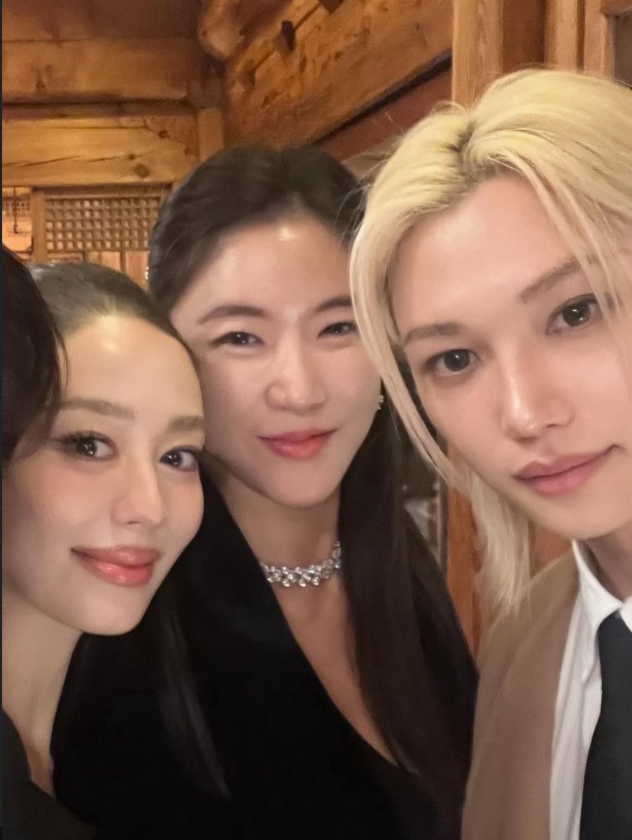 🌀 | A cantora coreana-alemã Gina Alice publicou uma foto com o Felix no seu perfil do Instagram 💞

#필릭스 #Felix #フィリックス <a href="/Stray_Kids/">Stray Kids</a> 🐼

© FLX_INTL