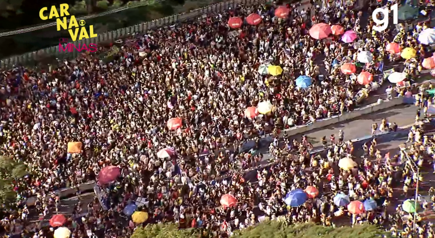 parece um monte de formiguinha olhando de cima o tanto de gente 😅