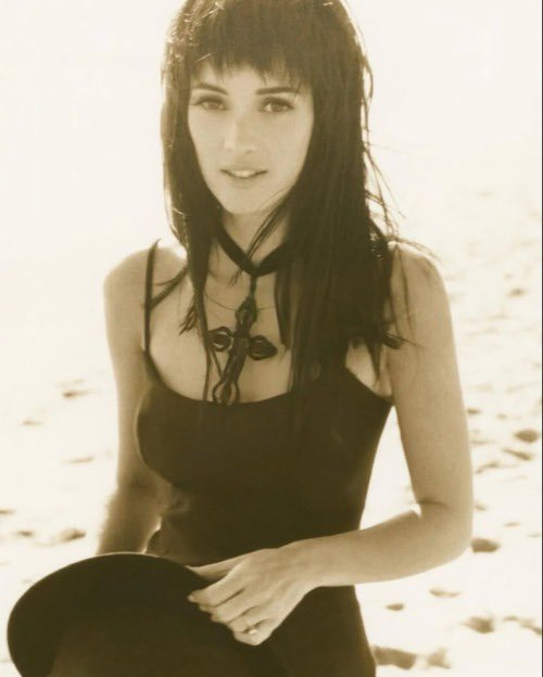 OldInternetFeel's tweet image. Winona Ryder, 1995