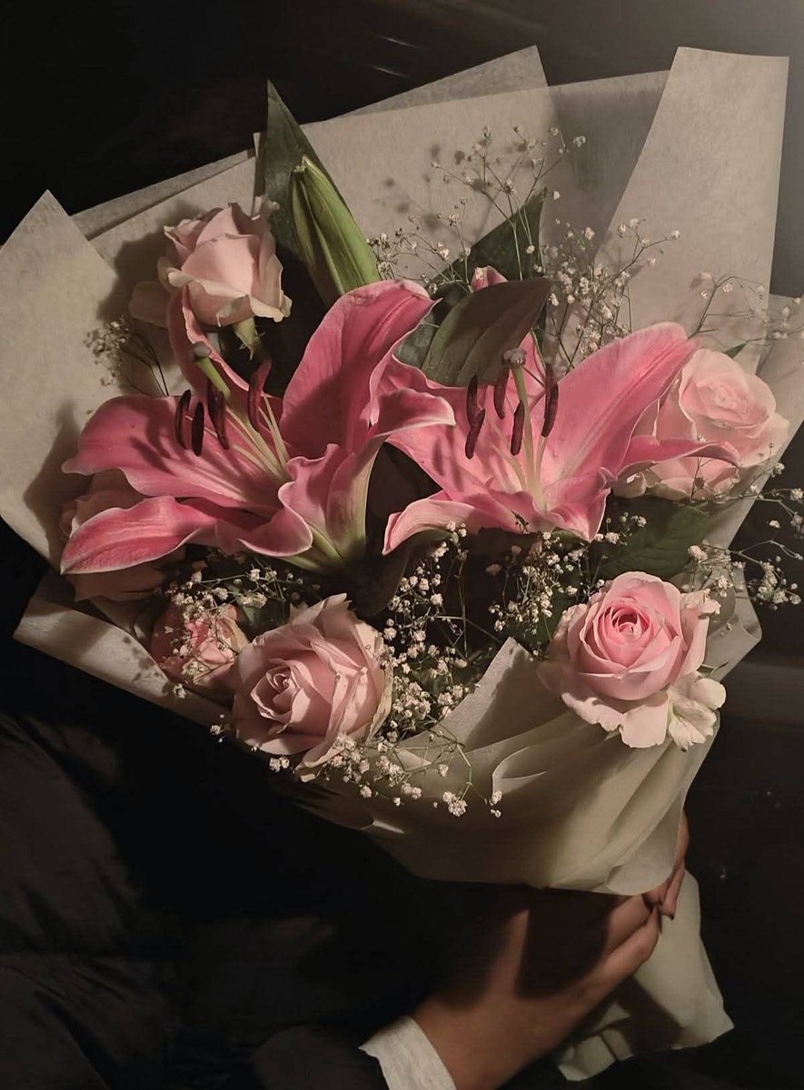 MIYAGIKATA's tweet photo. ᅠ
ᅠᅠ
            He had to raid his neighbours garden , but happy Valentine’s Day , @FALSIFIXES 

ᅠ
ᅠᅠ https://t.co/HmStL0oV3O